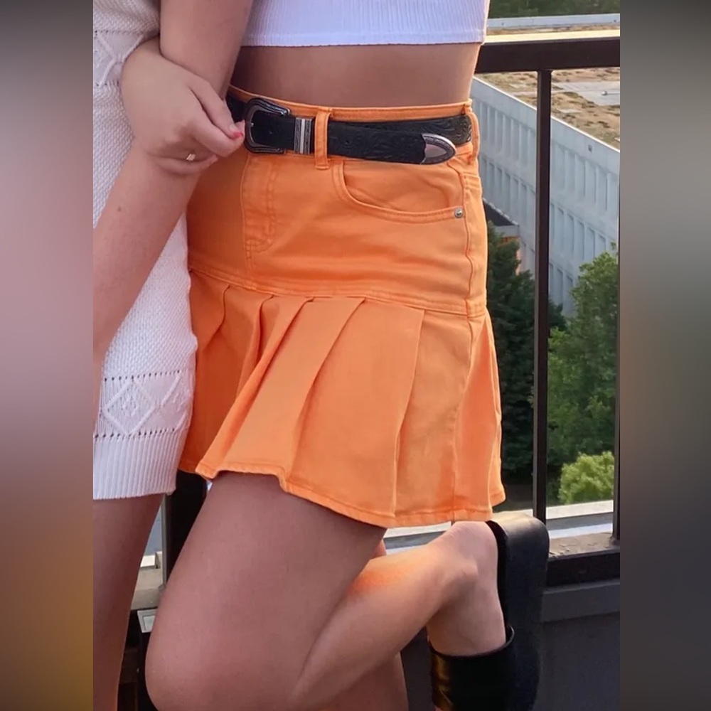 size 6 orange pleated skirt